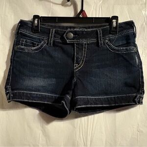Silver Jean Co Women's Shorts Marti Style Size 30 Dark Wash Embroidered Concert